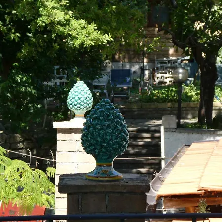 Casa Barone, *